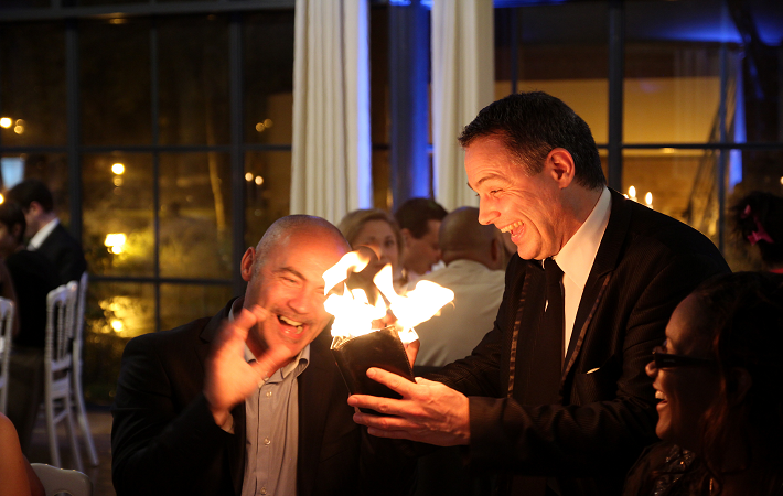 Photos magicien Paris : close-up, mentaliste, magicien mariage, magie numérique – Martial magie.
