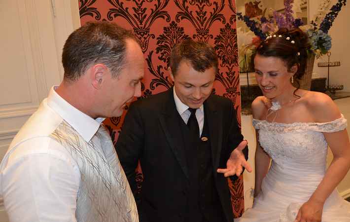 Photos magicien Paris : close-up, mentaliste, magicien mariage, magie numérique – Martial magie.