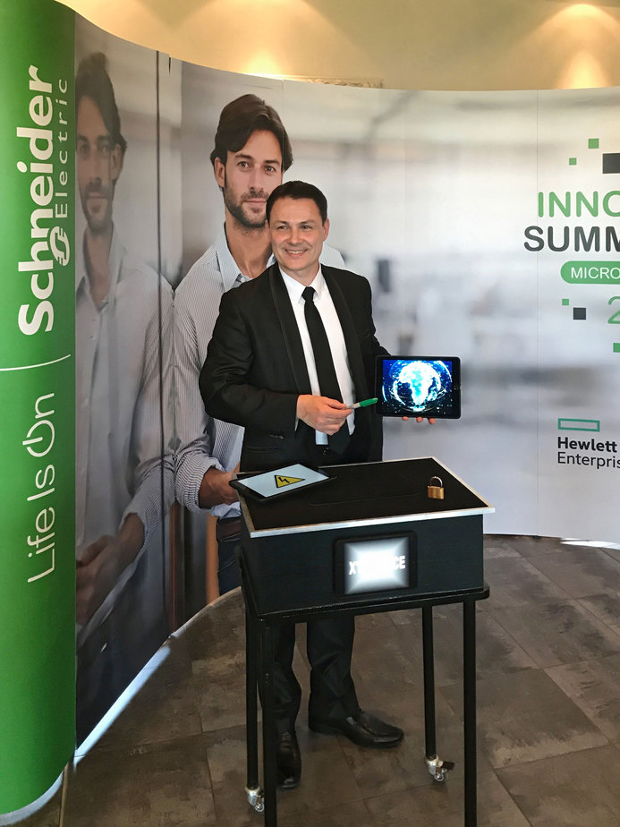 Magie numérique salon professionnel – Magicien mentaliste Paris