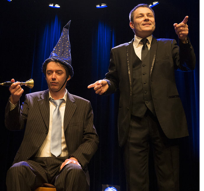 Spectacle magie stand-up et one-man-show – Magicien mentaliste Paris