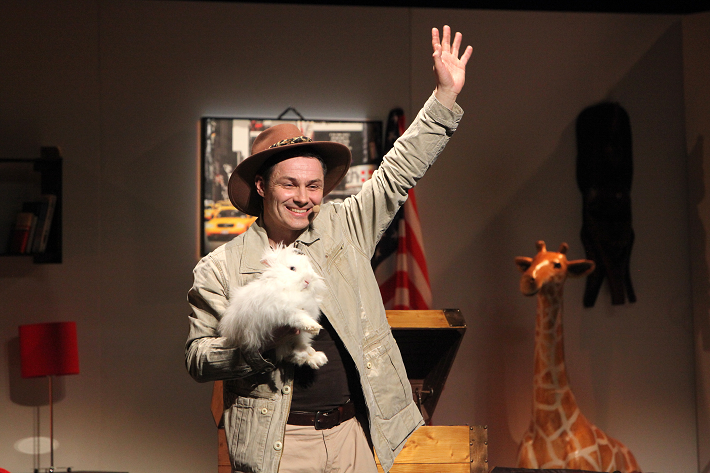 Spectacle de magie enfant la malle enchantée – Magicien Paris